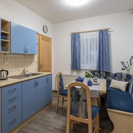Rafael بيت ضيافة *